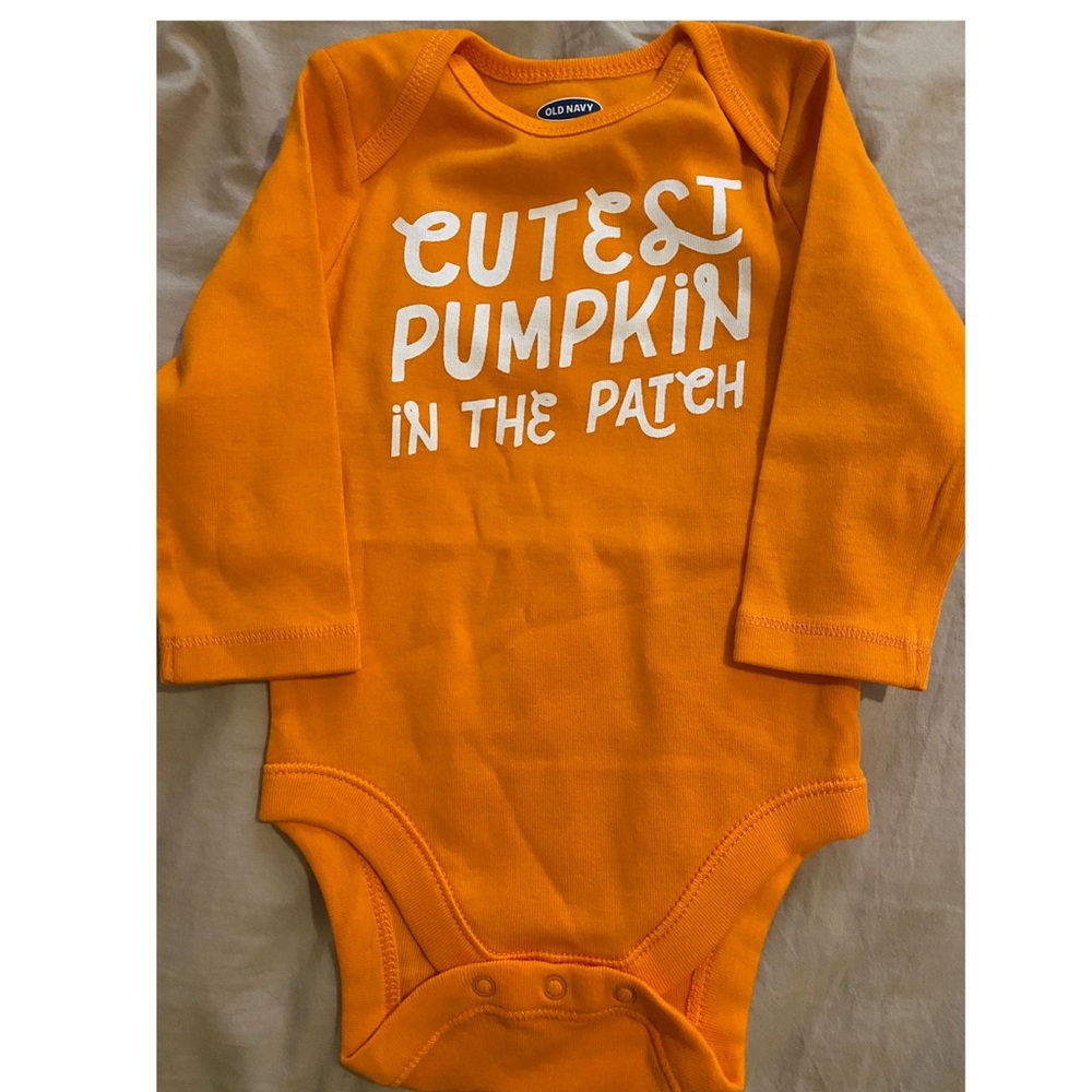 Old Navy unisex 🍂Fall 🍁onesie 3-6 M so new!🧡